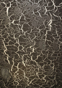 Кракелюр черный с прожилками из белого золота