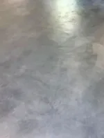 Арт Бетон (микроцемент) ITALICA Supercemento на полу + глянцевый лак