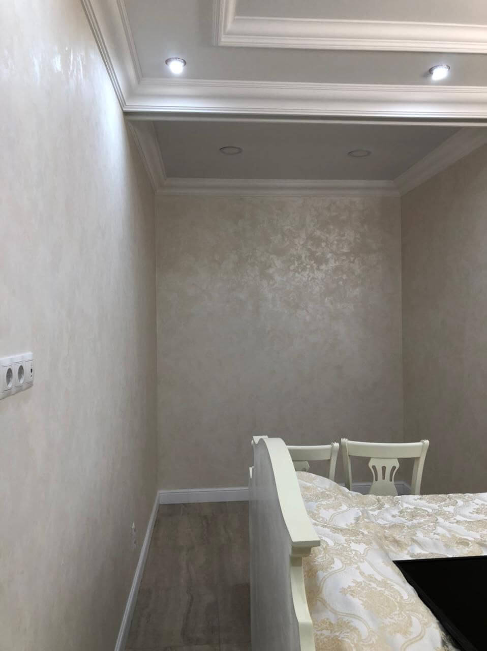 dekorativnaya-shtukaturka-mokryy-shelk-italica-luce-vyuzhka-v-bazovom-cvete-2 Штукатурка мокрый шелк Italica Luce вьюжка в базовом цвете