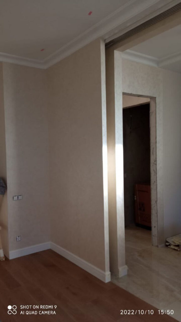 Декоративная штукатурка шелк в интерьере квартиры Italica Seta Damasko