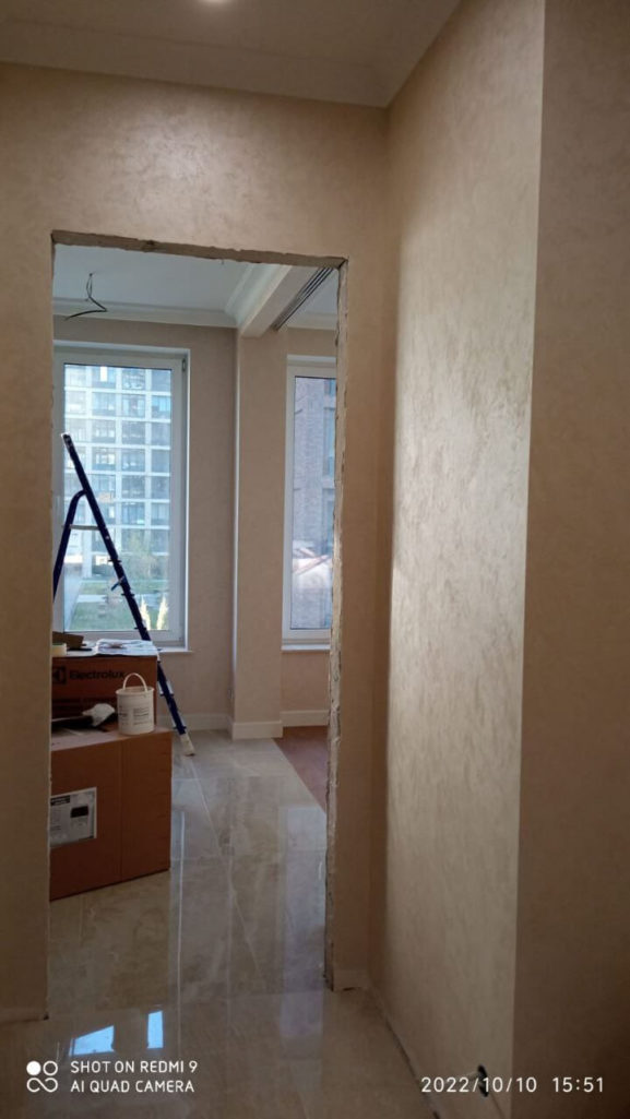 Декоративная штукатурка шелк в интерьере квартиры Italica Seta Damasko