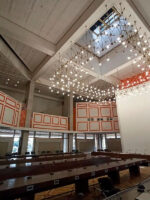 Декоративная штукатурка Intonaca Qarze с золотыми вкраплениями Oro Europe для РАН, в стиле интерьера фасада и внутренней отделки