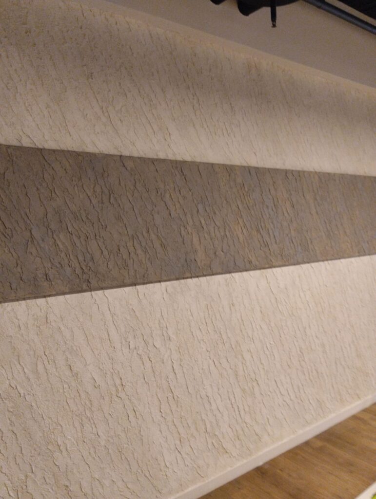 Фактурная штукатурка ITALICA VILLAGGIO + ITALICA FINISHMAT отделка зоны ресепшн