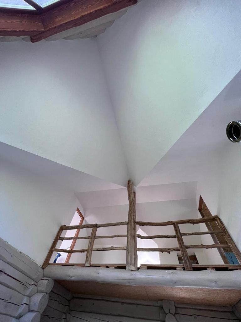 obekt-zagorodnyy-dom-stil-shale-mastice-ef-t-mazanka-pro-white-5 Декоративная штукатурка Mastice + Pro white в стиле шале эффект мазанка