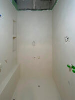 Italica Policement 600+ 300, лаки Protector (водный барьер) + 2 слоя PU2 (2х компонентный полиуритановый напольный лак)