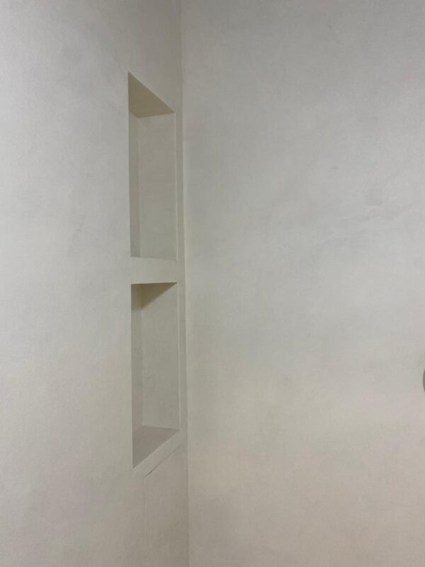 Italica Policement 600+ 300, лаки Protector (водный барьер) + 2 слоя PU2 (2х компонентный полиуритановый напольный лак)