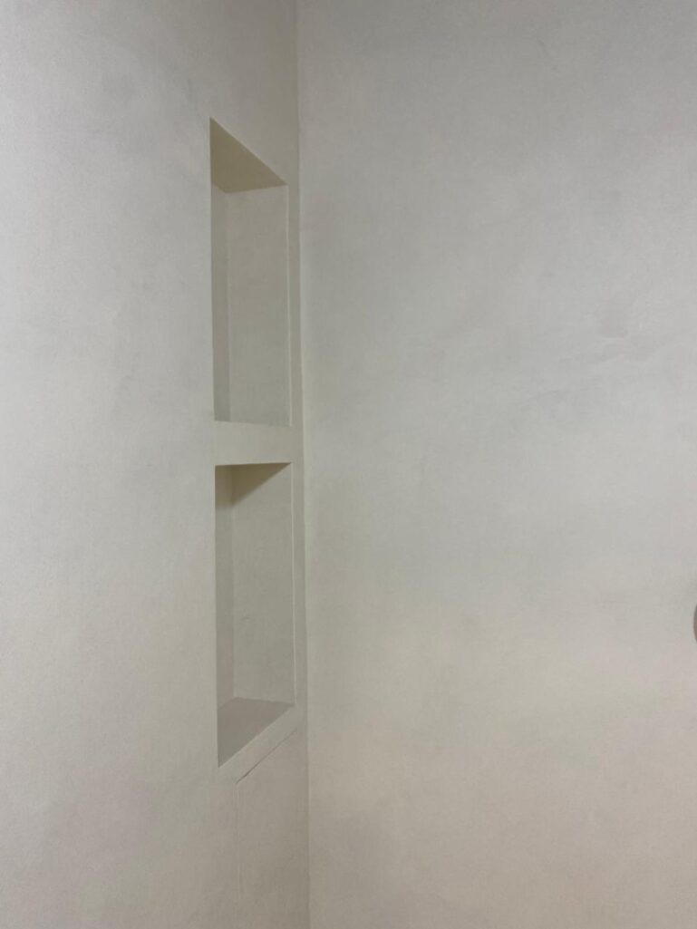 Italica Policement 600+ 300, лаки Protector (водный барьер) + 2 слоя PU2 (2х компонентный полиуритановый напольный лак)