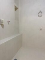 Italica Policement 600+ 300, лаки Protector (водный барьер) + 2 слоя PU2 (2х компонентный полиуритановый напольный лак)