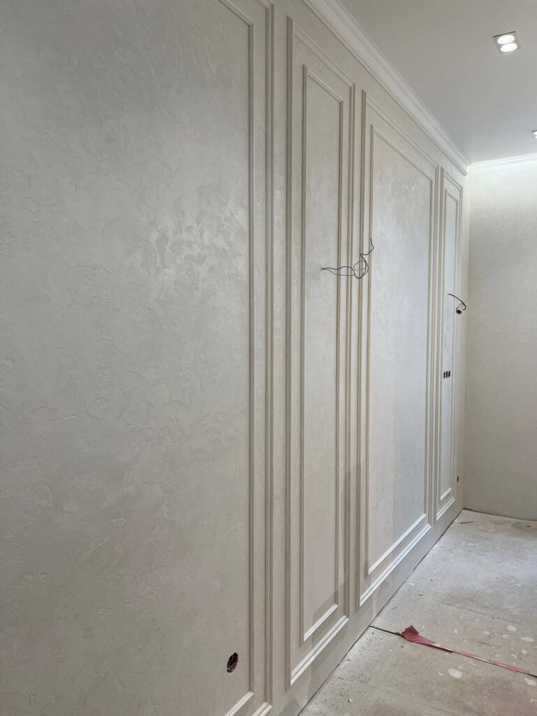 Фактурная штукатурка Italica Marmo Travertino Fine + лак Cristallo Argento