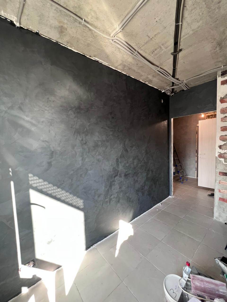 matovoe-pokrytie-italica-velour-argento-nanesennaya-kelmoy-effekt-barhat-4 Матовое покрытие ITALICA VELOUR ARGENTO нанесенная кельмой эффект бархат