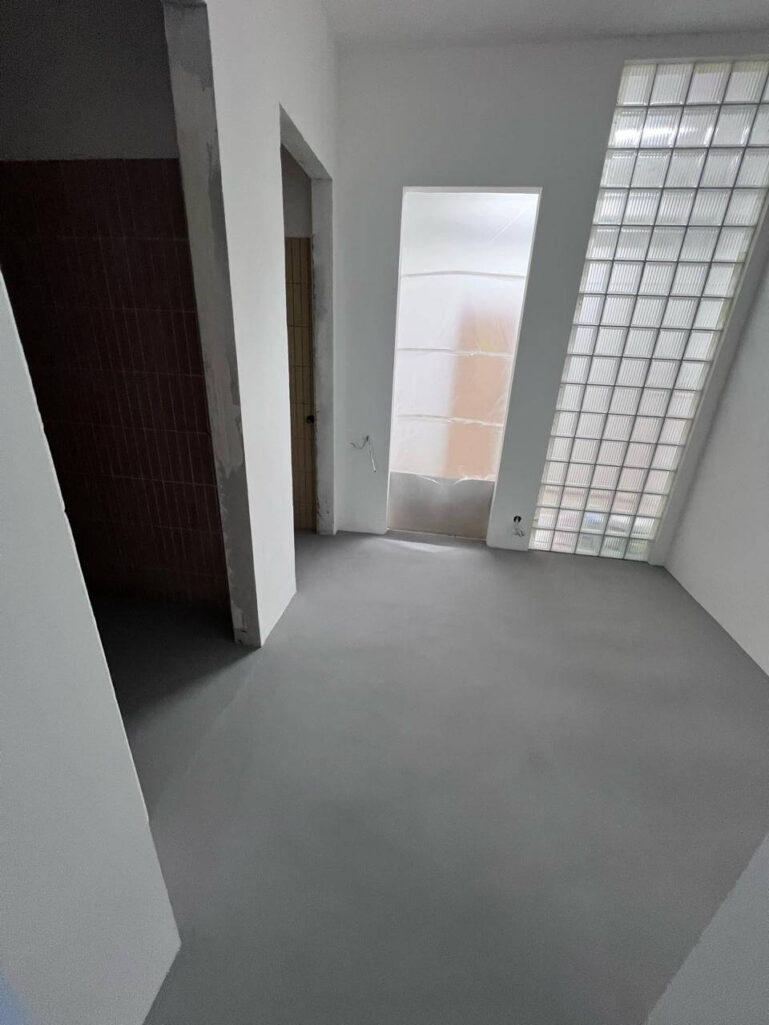 Напольное покрытие микроцемент Italica Policement 600 + 300 + лак PROTECTOR + лак LACCA ESTREMO PU2