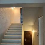 Фактурная штукатурка Marmo Travertino 500 + Finishmatt с эффектом "Карта мира"