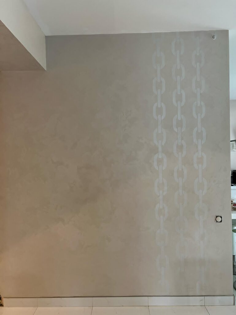 Фактурная штукатурка Marmo Travertino 500 + Finishmatt с эффектом "Карта мира"