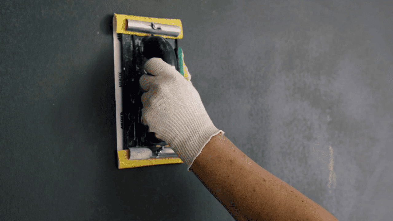 Можно ли наносить декоративную штукатурку на бетонную стену