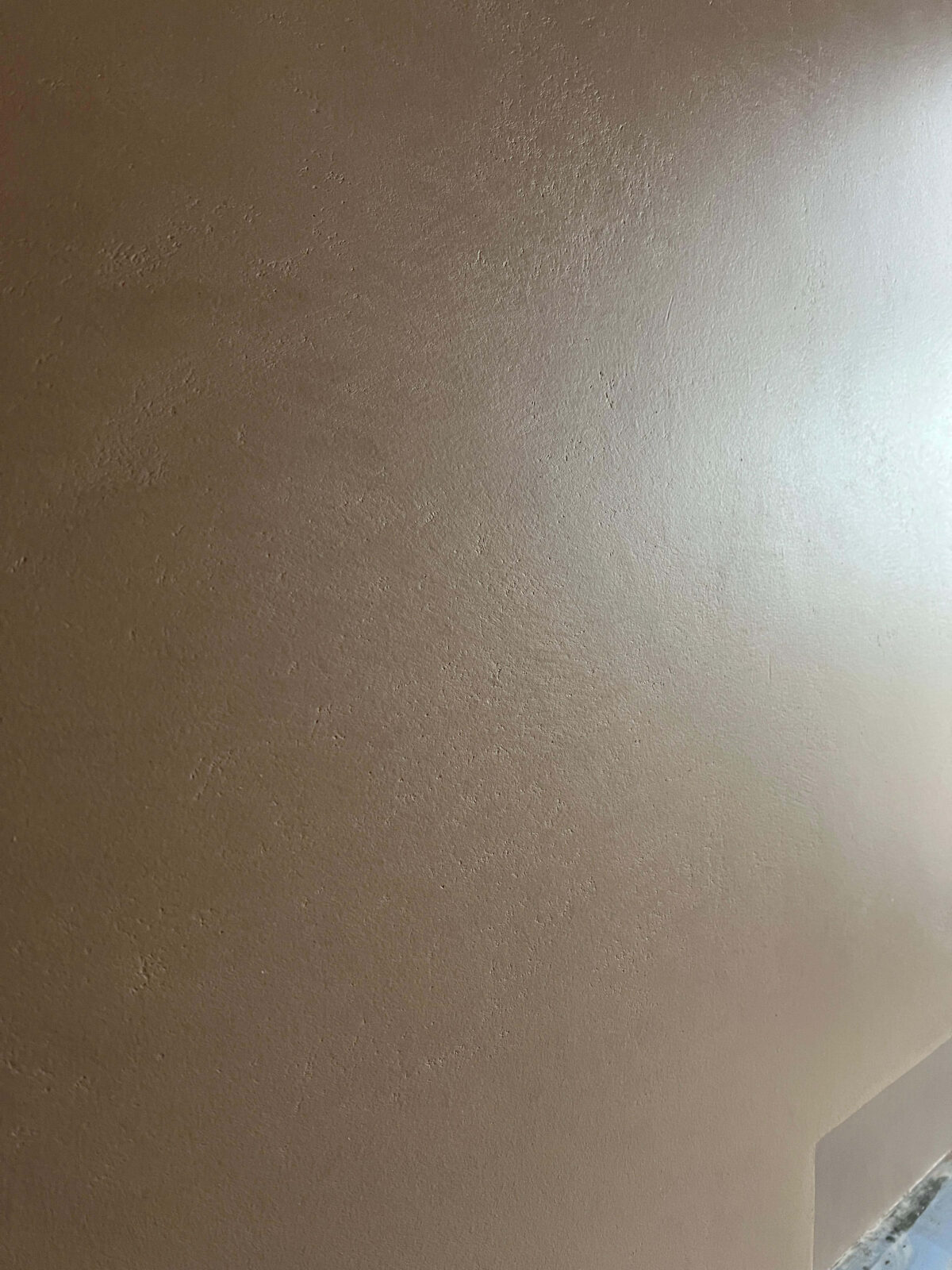 Декоративная штукатурка микроцемент на стенах и дверях Polycement 600+300 + Protector + Pu2