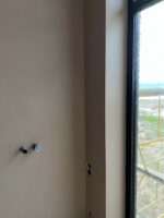 Декоративная штукатурка микроцемент на стенах и дверях Polycement 600+300 + Protector + Pu2