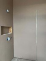 Декоративная штукатурка микроцемент на стенах и дверях Polycement 600+300 + Protector + Pu2