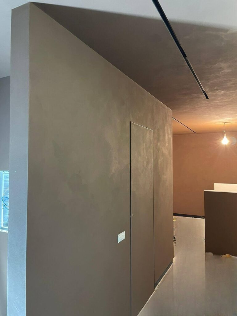 Декоративная штукатурка под микроцемент Polycement 300 с защитным лаком Finishmatt