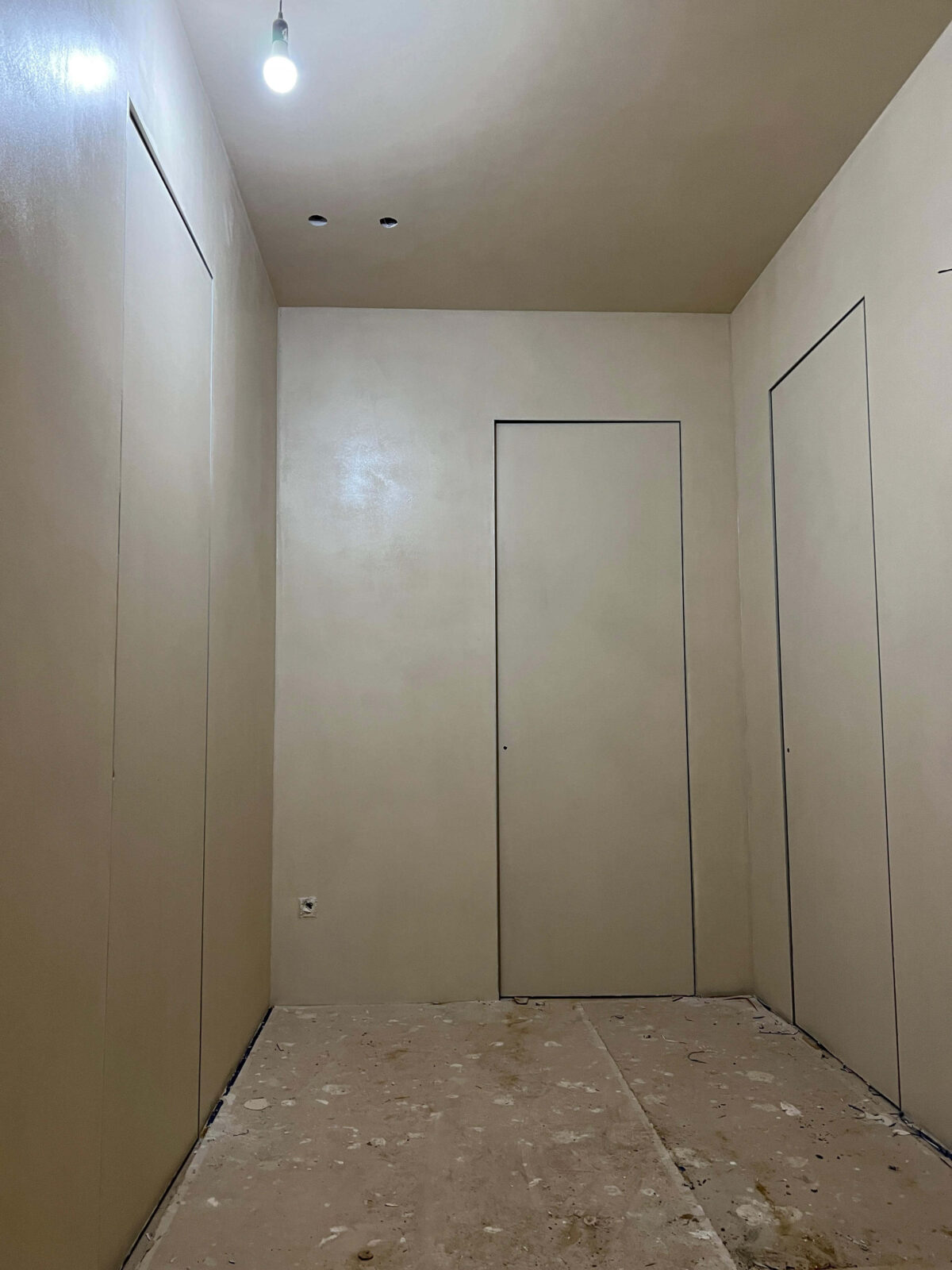 Микроцемент во всех помещениях Polycement 300 + Protector + воск Cera Perla argento