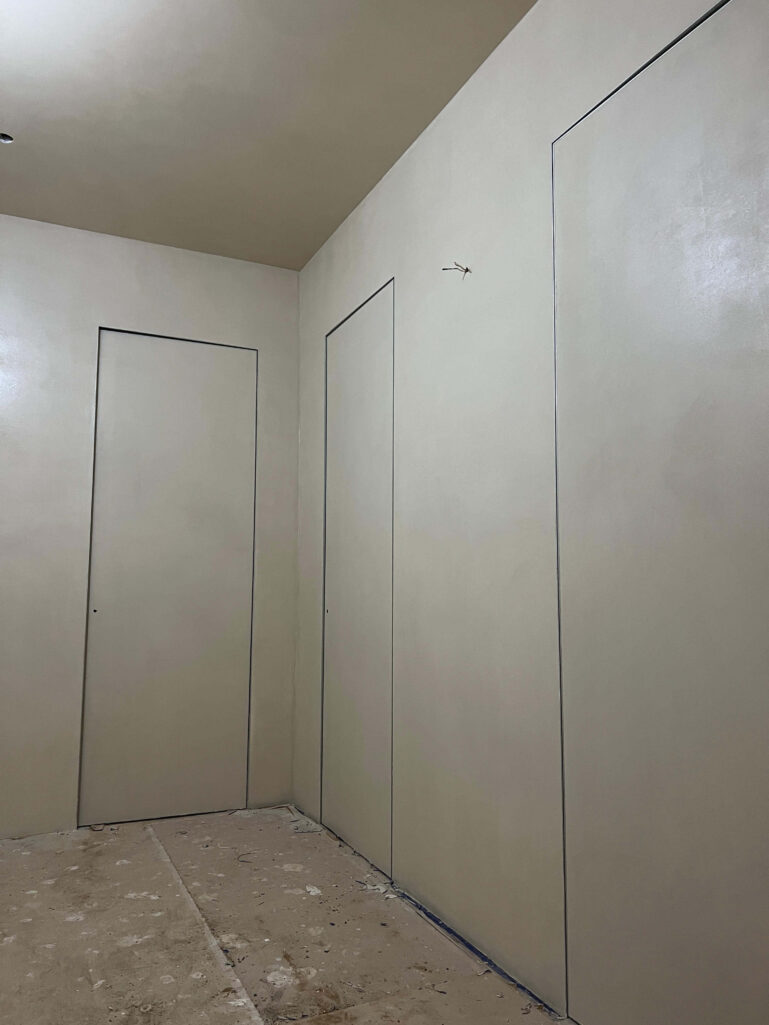 Микроцемент во всех помещениях Polycement 300 + Protector + воск Cera Perla argento