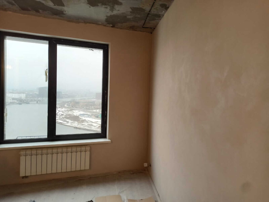 Фактурная штукатурка в интерьере в квартире в Москве