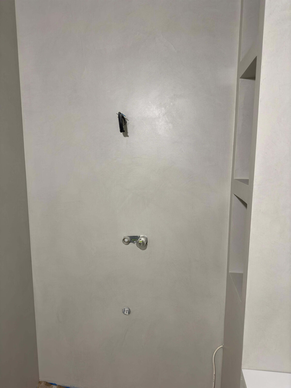 Декоративная штукатурка Арт Бетон Polycement 300 с влагостойким лаком Italica Protector + PU 2