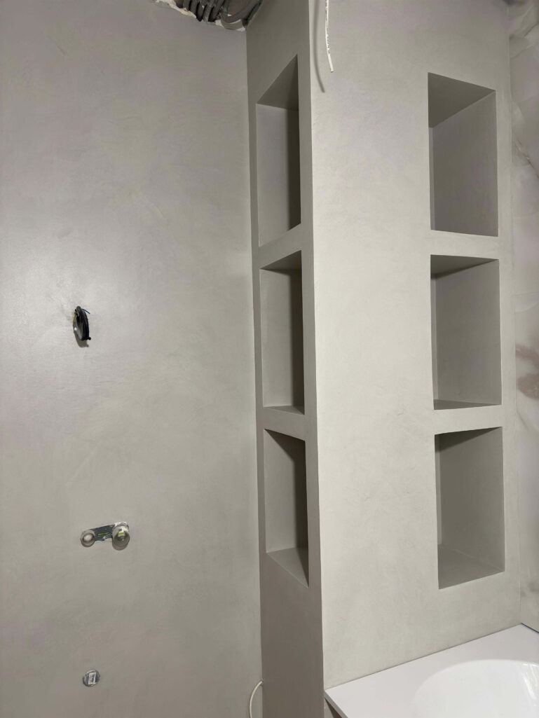 Декоративная штукатурка Арт Бетон Polycement 300 с влагостойким лаком Italica Protector + PU 2