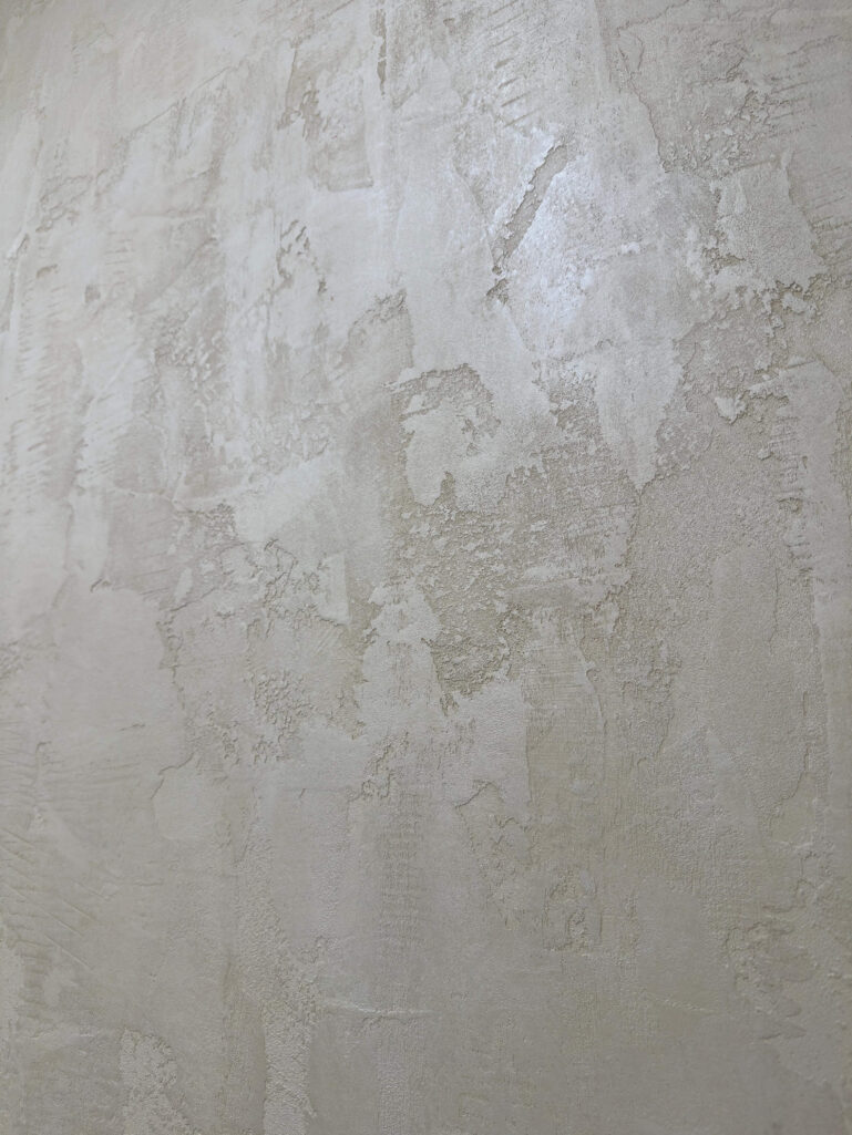 Фактурная штукатурка Marmo Travertino 500 + колерованный Finishmatt + Luce