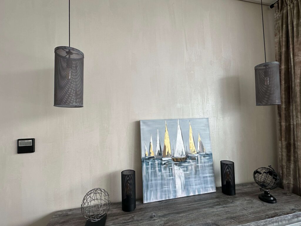 Штукатурка мокрый шелк Seta Minerale + Luce в пастельном цвете для минималистичного стиля