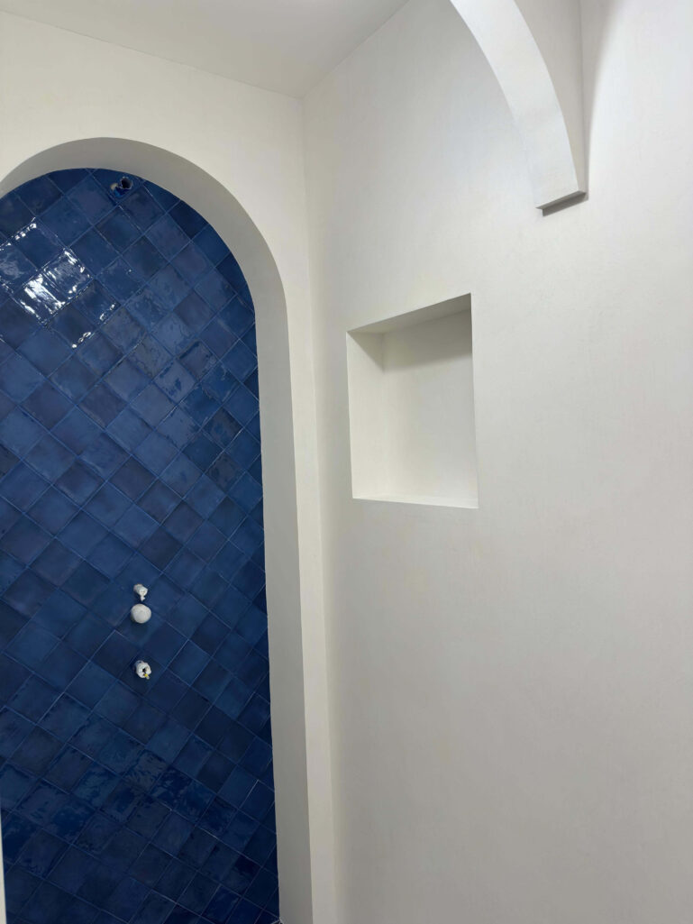 Декоративная штукатурка для санузлов Polycenement 600+300с защитным лаком PROTECTOR + LACCA ESTREMO PU2