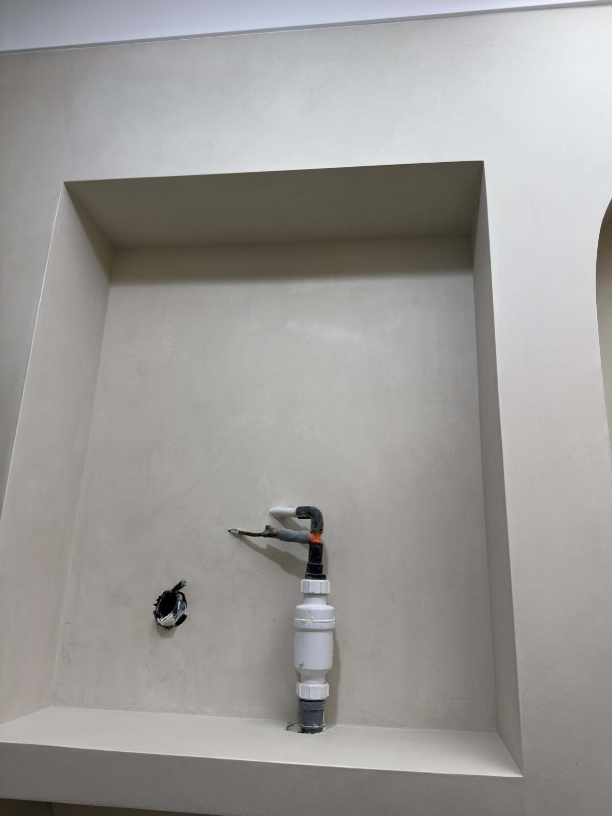 Декоративная штукатурка для санузлов Polycenement 600+300с защитным лаком PROTECTOR + LACCA ESTREMO PU2