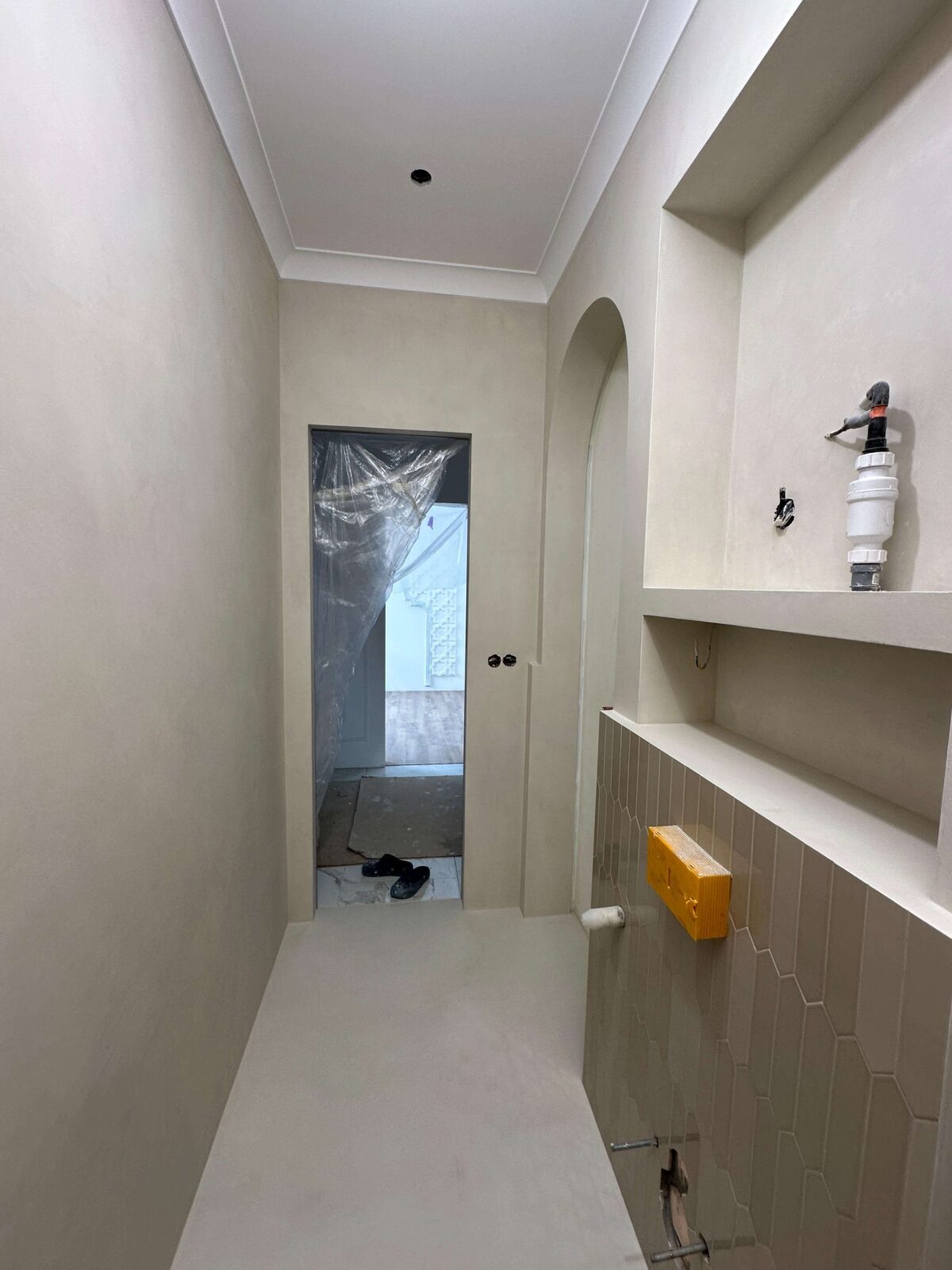 Декоративная штукатурка для санузлов Polycenement 600+300с защитным лаком PROTECTOR + LACCA ESTREMO PU2