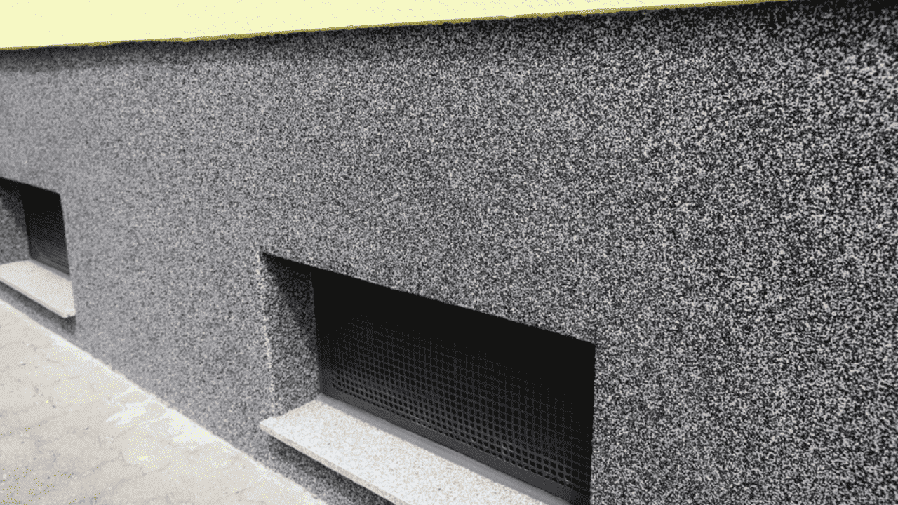 Отделка цоколя мраморной крошкой