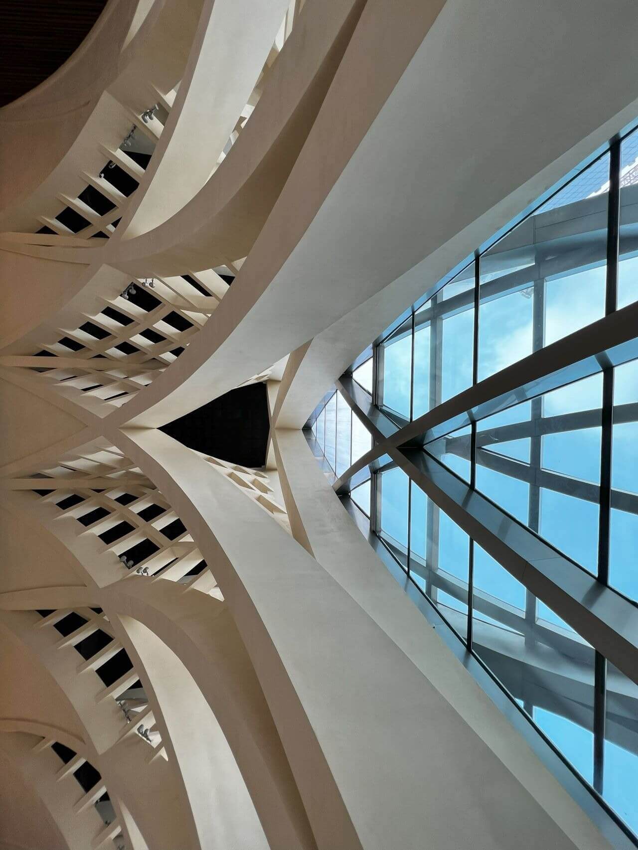 Декоративная штукатурка под травертин SAN MARCO Intonachino Minerale в интерьере