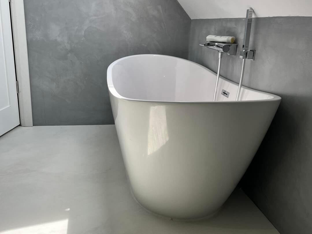 Деталь матового покрытия Muratore в зоне душа