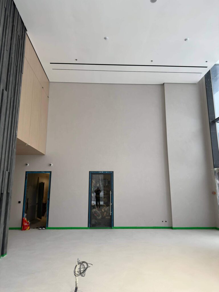 Полы Polycement и стены Intonaco QW500 — цельная отделка интерьера