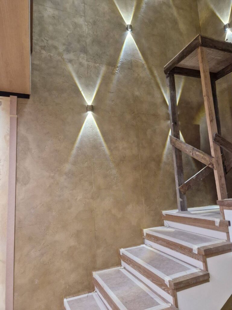 Сложная многослойная отделка с эффектом травертина и бронзы