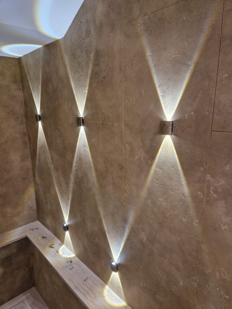 Сложная многослойная отделка с эффектом травертина и бронзы